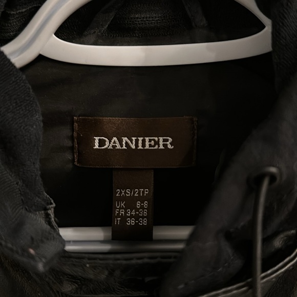 Women’s Danier leather jacket - 2XS - Picture 2 of 3